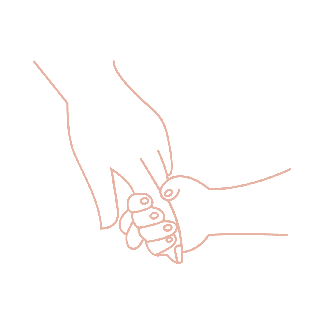 une main d'un adulte tenant la main d'un enfant - la délicatesse Toulouse